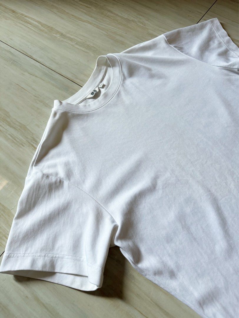 Uniqlo White Tshirt (Category: Tshirts & Polo Shirts ) located in Mandaluyong City. Submitted by rxstudio (Listing ID 1469619690, Image 3). Description: Uniqlo White Tshirt | Unisex Size: L Dimes: 25 x 21 Condition: No Issue ₱400 + SF Pick-up/Meet-up: Mandaluyong, Highway Hills (recommended to avoid scams) Delivery: Available via Lalamove (Shipping fee to be shouldered by the buyer).