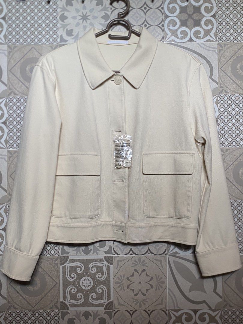 Uniqlo Off White Casual Jacket with Front Pockets (Category: Coats, Jackets and Outerwear) located in Tagbilaran City. Submitted by rianena (Listing ID 1469589938, Image 1). Description: brandnew. only tags were removed.