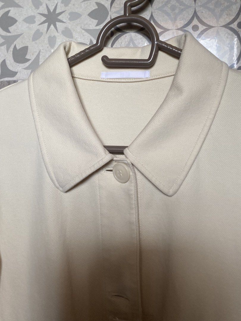 Uniqlo Off White Casual Jacket with Front Pockets (Category: Coats, Jackets and Outerwear) located in Tagbilaran City. Submitted by rianena (Listing ID 1469589938, Image 2). Description: brandnew. only tags were removed.