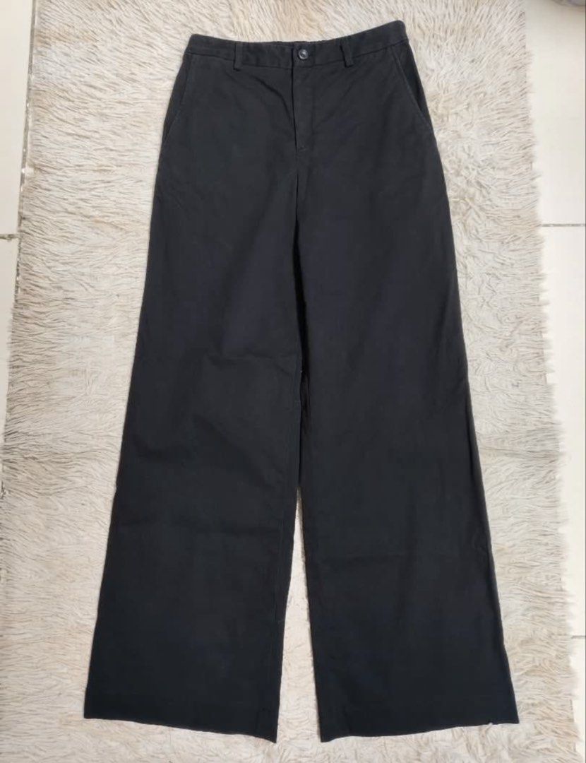 Uniqlo Pants (Category: Other Bottoms) located in Mandaluyong City. Submitted by mry.mry (Listing ID 1469749066, Image 2). Description: .