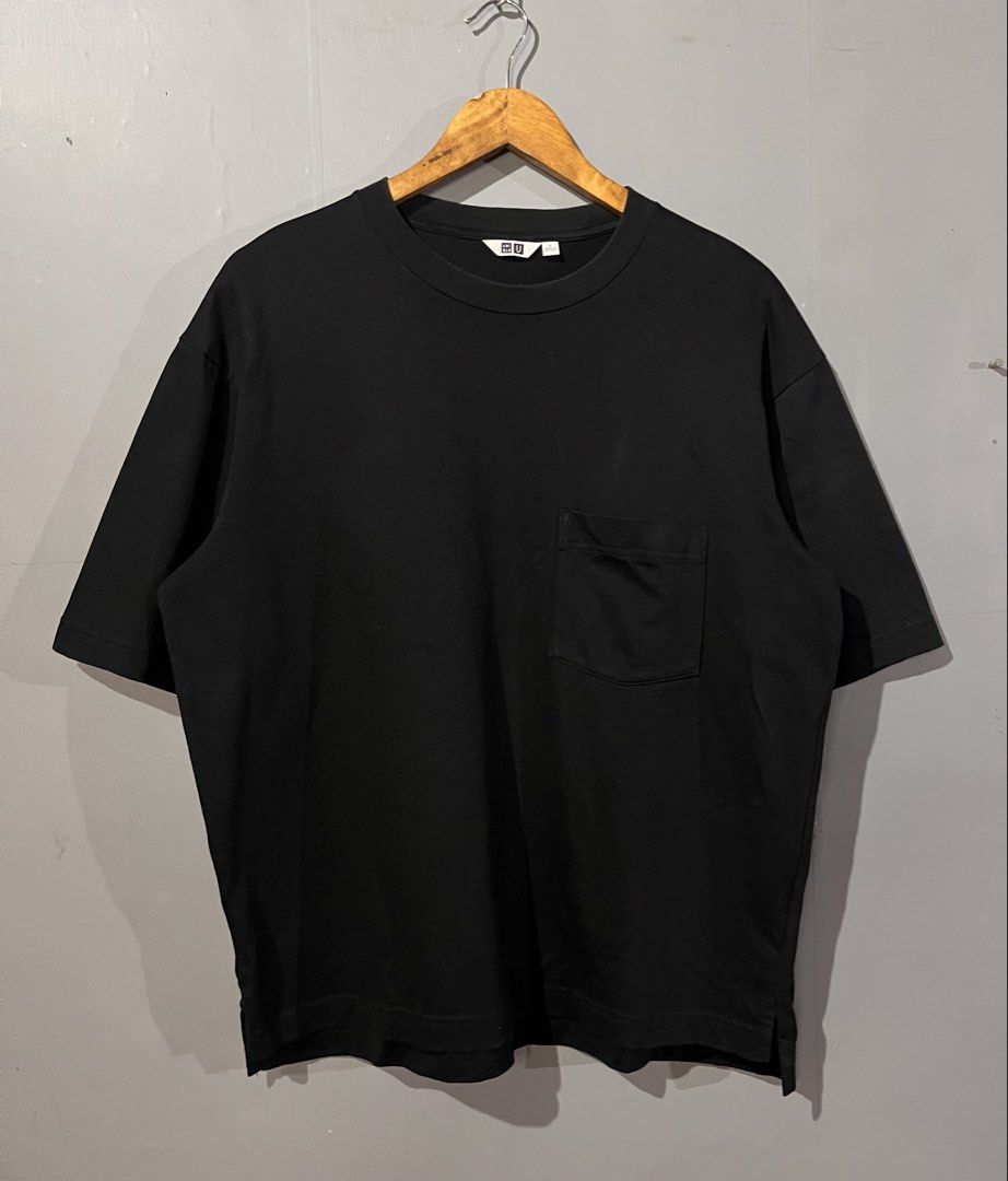 Uniqlo pocket tee (Category: Tshirts & Polo Shirts ) located in San Mateo. Submitted by street_rev (Listing ID 1469678796, Image 1). Description: 27 x 23 .