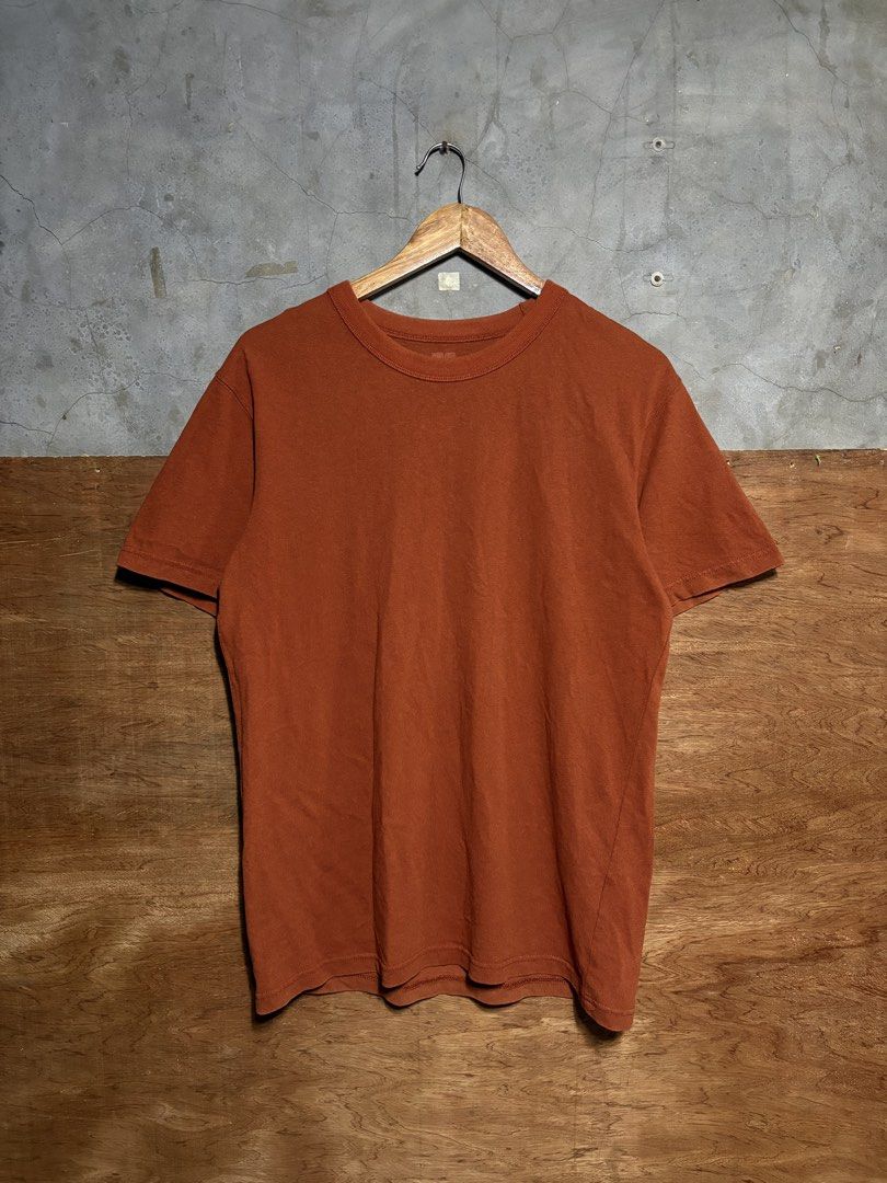 Uniqlo Rusty Brown Shirt (Category: Tshirts & Polo Shirts ) located in Aparri. Submitted by bry_thrifts (Listing ID 1469684804, Image 1). Description: Width: 20.5” Length: 28” Color rate: 10/10 Condition: 10/10 Issue: None.