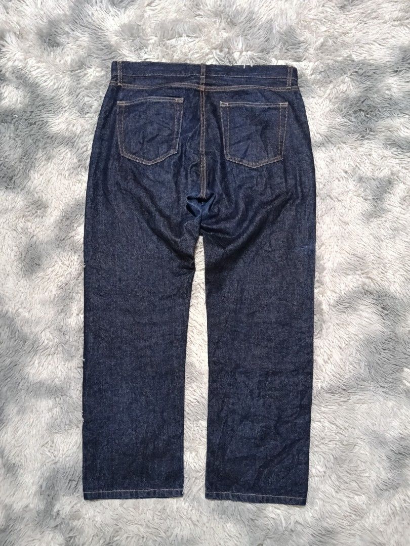 Uniqlo selvedge jeans #2 (Category: Jeans) located in San Carlos City. Submitted by wilburstthriftstore (Listing ID 1469617658, Image 3). Description: Uniqlo Selvedge jeans #2 Waist 34-35 Length 38 Hem 8 -minor fade at the crotch Over all as new condition 👌🏾 ₱850 + sf.