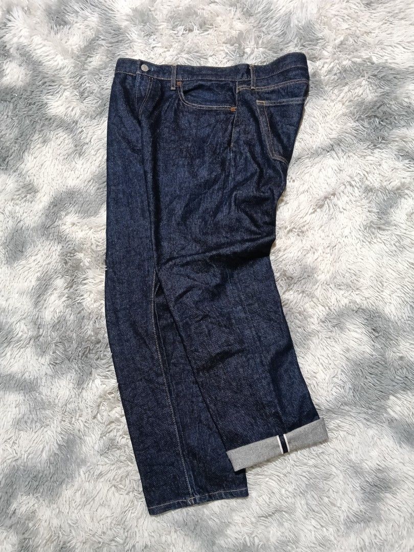 Uniqlo selvedge jeans #2 (Category: Jeans) located in San Carlos City. Submitted by wilburstthriftstore (Listing ID 1469617658, Image 1). Description: Uniqlo Selvedge jeans #2 Waist 34-35 Length 38 Hem 8 -minor fade at the crotch Over all as new condition 👌🏾 ₱850 + sf.