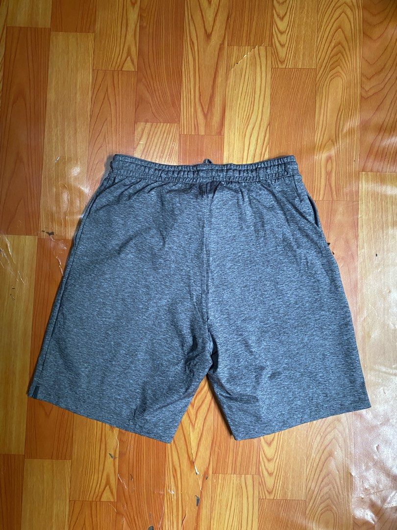 Uniqlo short (Category: Shorts) located in Cebu City. Submitted by jerianix (Listing ID 1469700959, Image 2). Description: Uniqlo short Size medium W32-34 L19 Excellent condition No issues .