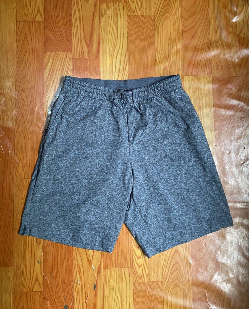 Uniqlo short (Category: Shorts) located in Cebu City. Submitted by jerianix (Listing ID 1469700959, Image 1). Description: Uniqlo short Size medium W32-34 L19 Excellent condition No issues .