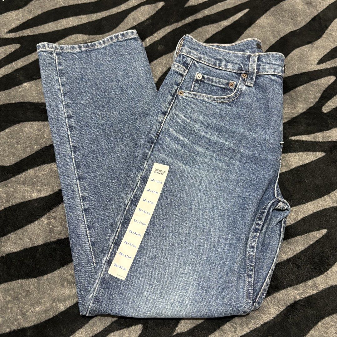 Uniqlo Slim Straight Jeans (Category: Jeans) located in Caloocan City. Submitted by declutter.cal (Listing ID 1469612444, Image 2). Description: Bnew/never been used Length:38 inches Waist: 24-25 Rfs: need to size up Bought this for 1,990, selling it low.