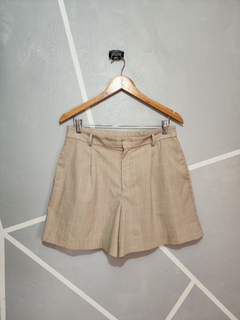 UNIQLO SMART SHORT (Category: Shorts) located in General Trias. Submitted by ksclothingbyjuy (Listing ID 1469726419, Image 3). Description: XL 32-34 Stretchy Like New but cut tag No Hidden Issue.