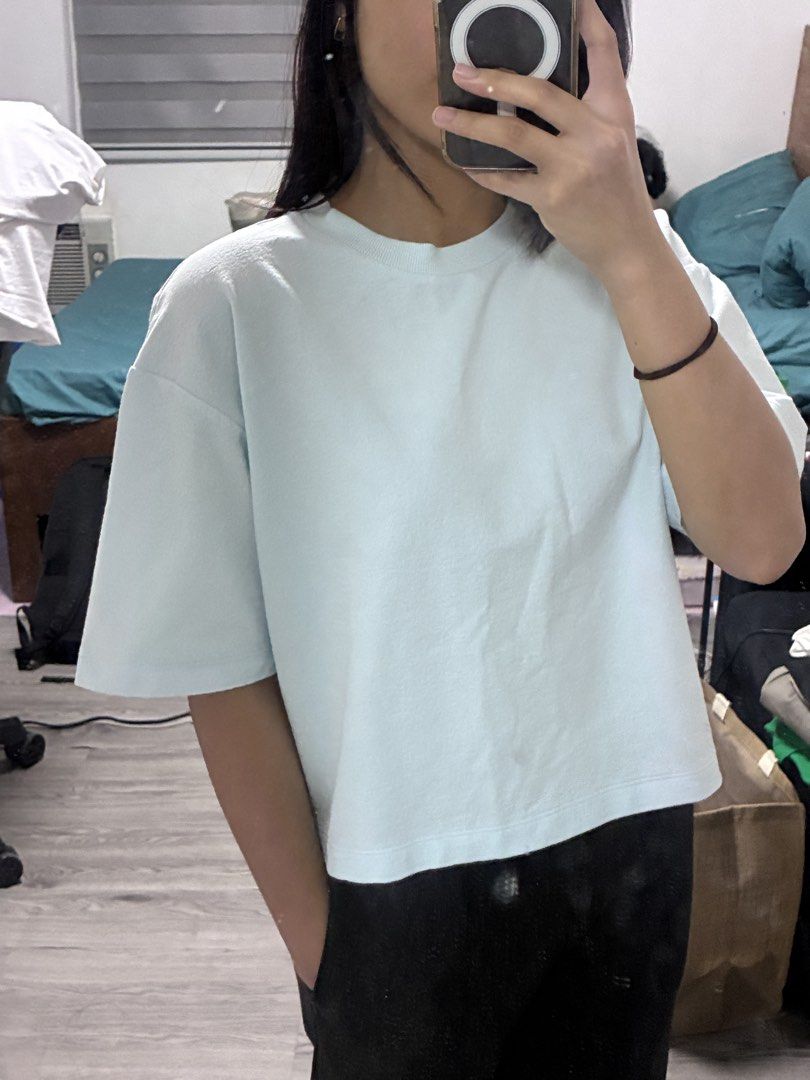 Uniqlo textured jersey tshirt S-M (Category: Shirts) located in Manila. Submitted by jdjdnxei (Listing ID 1469588193, Image 1). Description: still new never worn fits S-M.