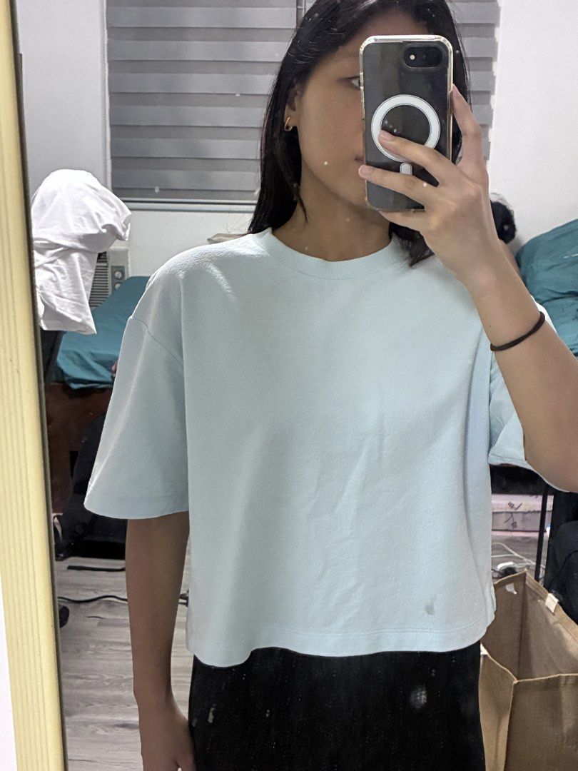 Uniqlo textured jersey tshirt S-M (Category: Shirts) located in Manila. Submitted by jdjdnxei (Listing ID 1469588193, Image 2). Description: still new never worn fits S-M.