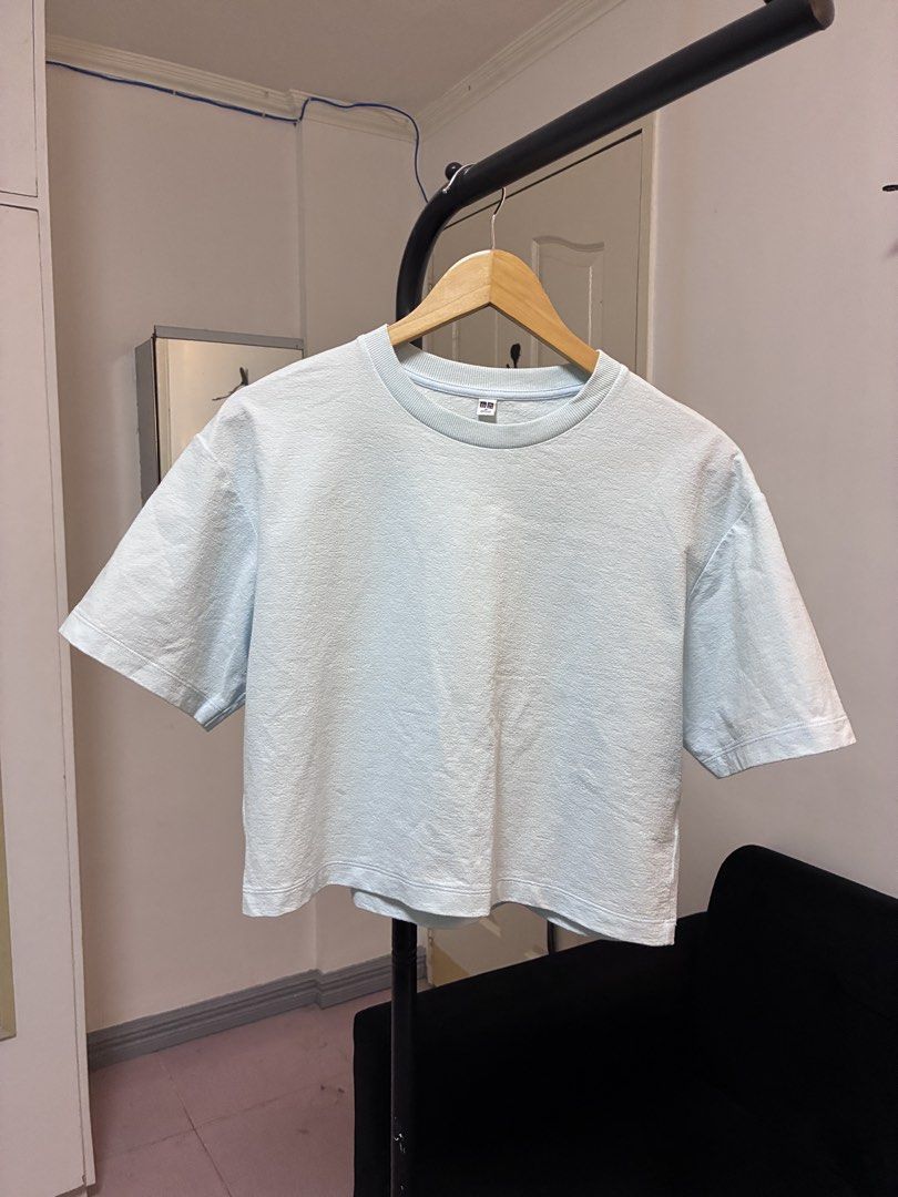 Uniqlo textured jersey tshirt S-M (Category: Shirts) located in Manila. Submitted by jdjdnxei (Listing ID 1469588193, Image 3). Description: still new never worn fits S-M.
