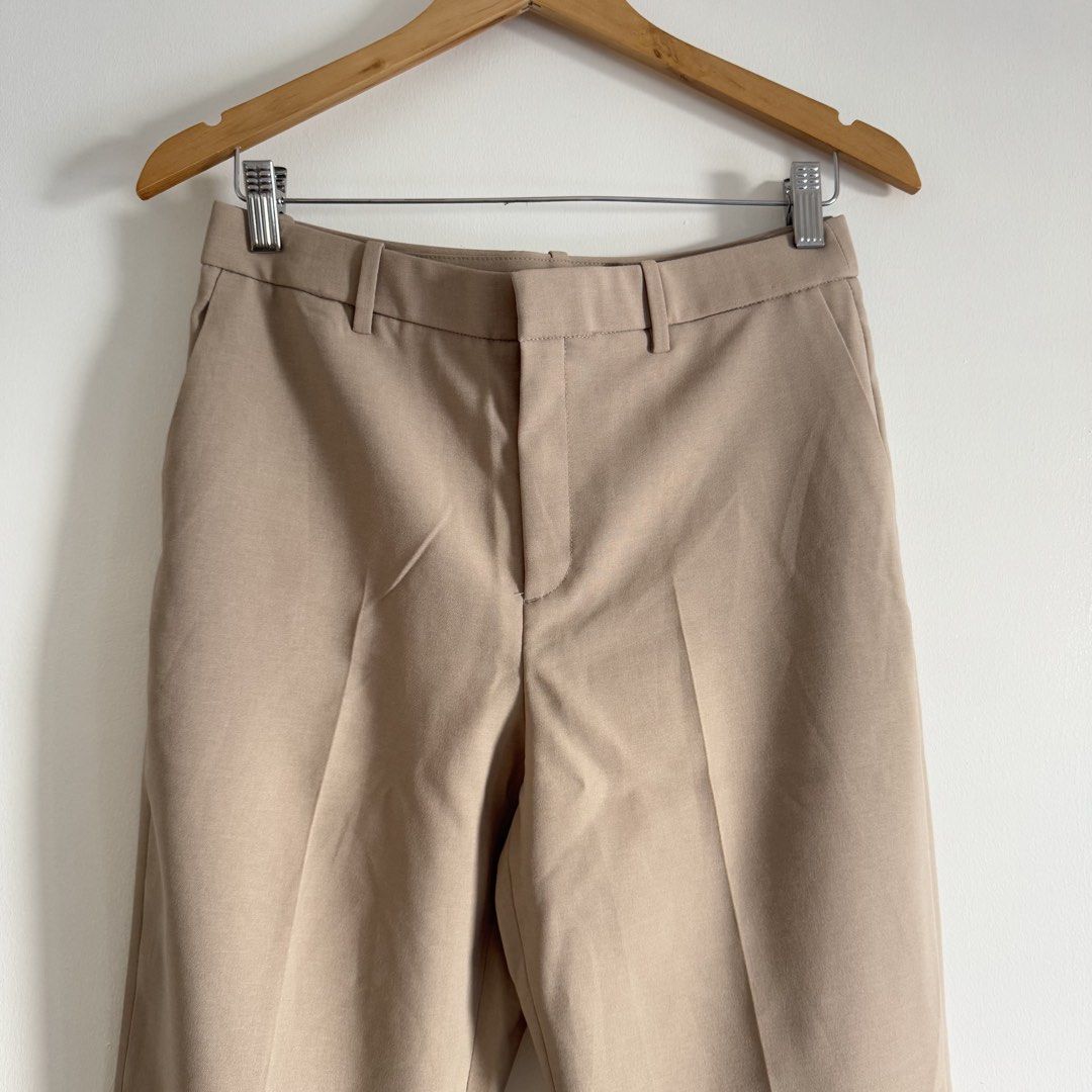 Uniqlo trouser (Category: Jeans) located in Manila. Submitted by apparella.ph (Listing ID 1469632745, Image 2). Description: Selling low, bnwot, washed but never worn Removed tag only. Waist:30 Length:38 ☑️Everything is my Own preloved / BNWT/BNWOT ☑️ not thrifted/Ukay ☑️ malukot sa picture kasi na stock sa cabinet (tinatamad mag plantsa ✌️ ) ☑️Personal items ( usually bought in US/UK/JPN ) every year po ako nag aabroad so expect i don’t sell fak
