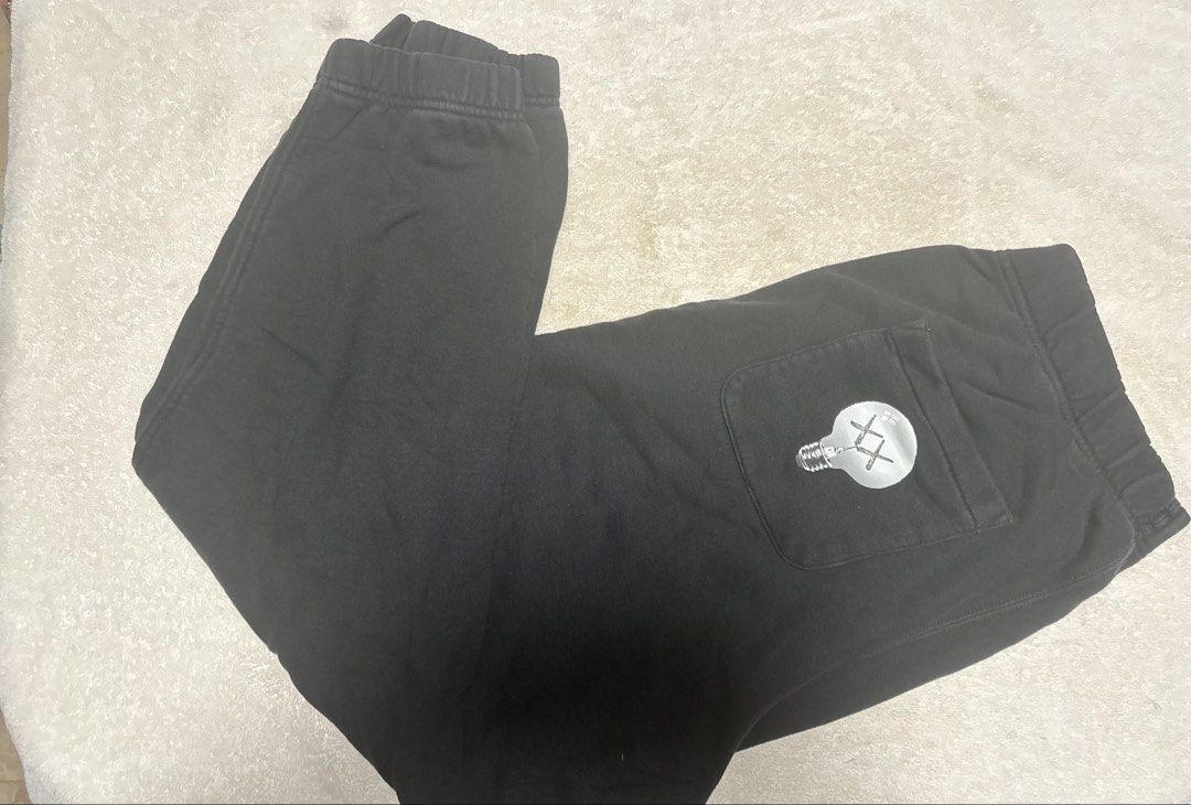 UNIQLO x Andy Warhol Sweatpants (Category: Joggers) located in Quezon City. Submitted by ravalotyru50071 (Listing ID 1469716759, Image 3). Description: FOR SALE: UNIQLO x Andy Warhol Sweatpants Brand: UNIQLO x Andy Warhol Collaboration Size: Medium (M) Price: ₱450 (Negotiable) Condition: Used, but still in decent condition Selling my black UNIQLO x Andy Warhol collab sweatpants. 📩 DM me if interested or want more details Lalamove available Meetu