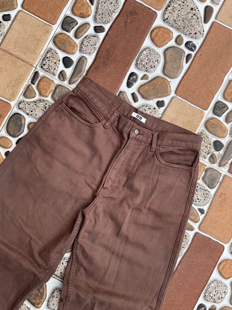 Uniwlo brown barrel pants (Category: Jeans) located in Polangui. Submitted by thruftgineer (Listing ID 1469688594, Image 2). Description: -signs of use.
