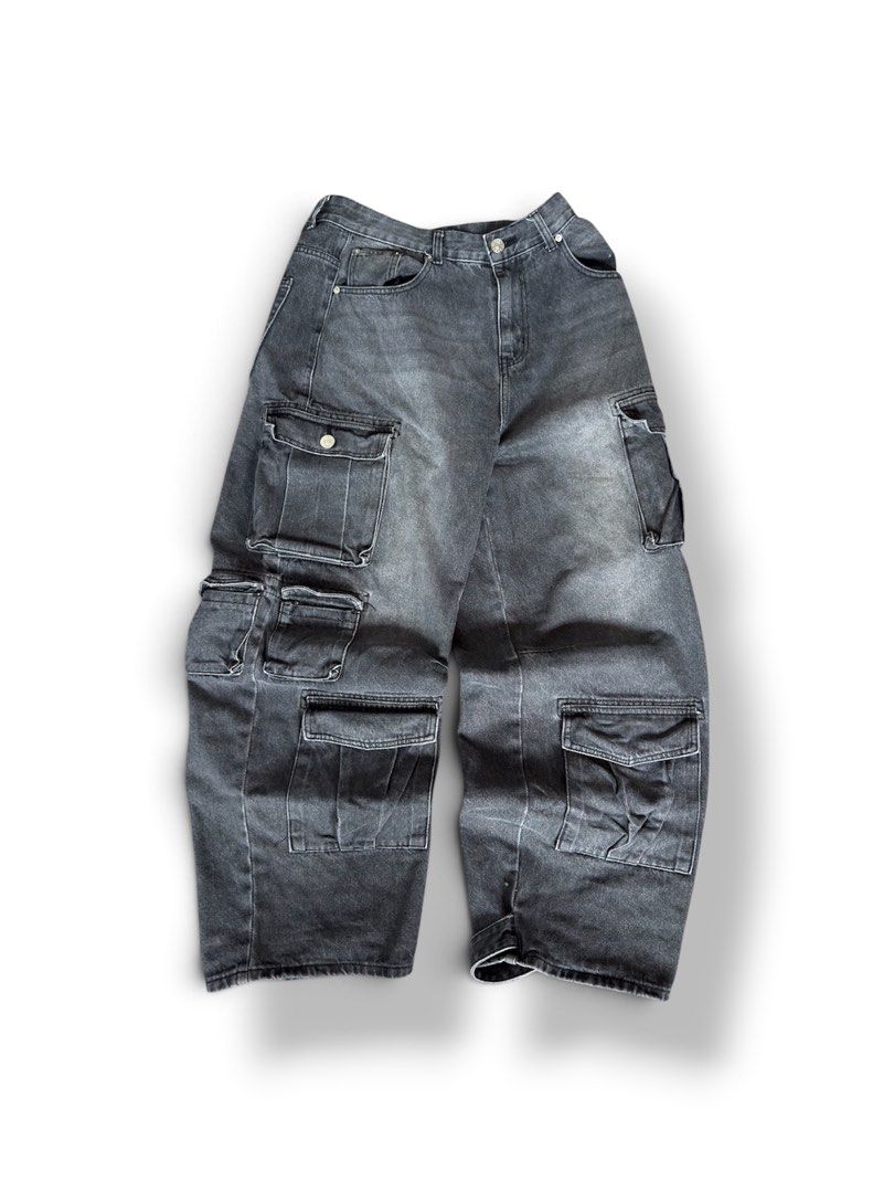 unused.lab / Multipockets Black Baggy Washed Jeans (Category: Jeans) located in General Santos City (Dadiangas). Submitted by archives_haus (Listing ID 1469671869, Image 1). Description: UNUSED.LAB / Multipockets Black Baggy Washed Jeans W - 33 34 L - 42.5 T - 15 KNEE - 14 H - 10.5 very heavy denim / very thick / very hard denim excellent condition done laundry 🧺 10 pockets nice quality and fabric 👌🏼 nice fittings.