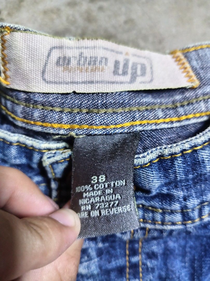 Urban jort y2k carpenter vtg (Category: Activewear) located in Sindangan. Submitted by barak_ukay (Listing ID 1469708274, Image 3). Description: Color good Dimes-38-25-14-12.
