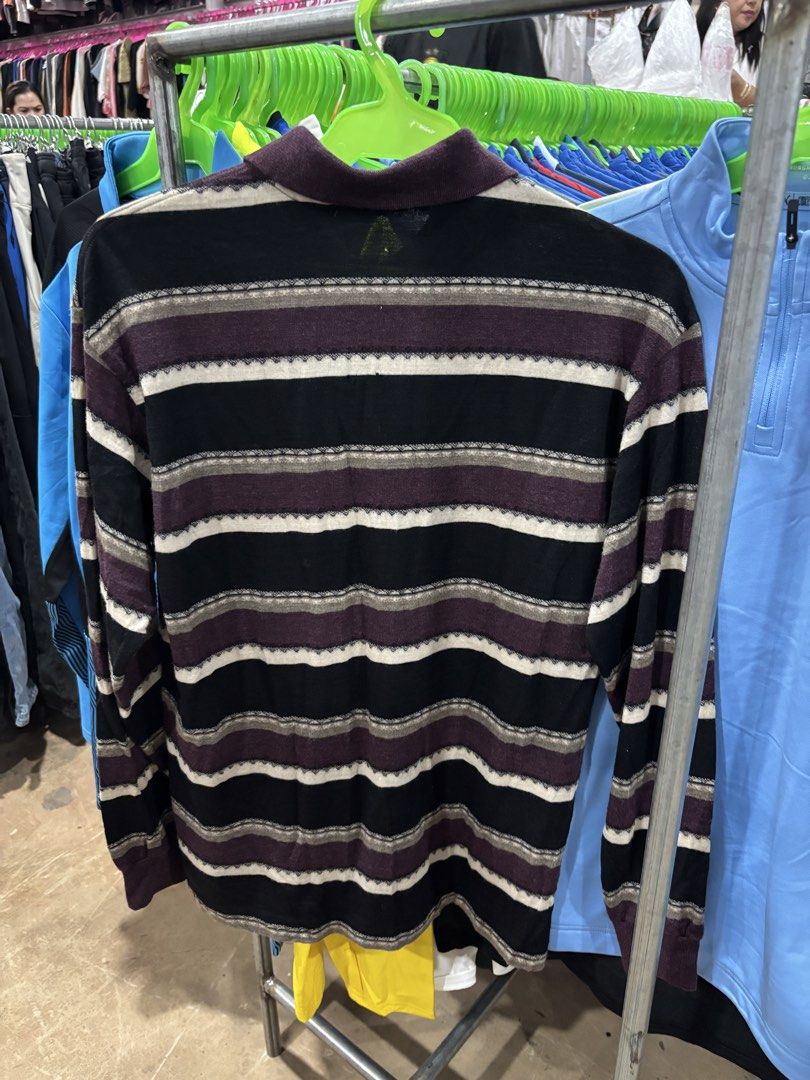 Valentino Longsleeve (Category: Formal Shirts) located in Puerto Princesa. Submitted by 18arc (Listing ID 1469671957, Image 2). Description: Valentino Longsleeve Dimes: 19.5x26 Flaws: Has 2 holes at the back.