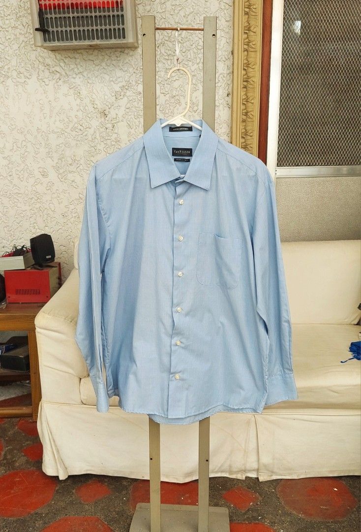 Van Heusen Long Sleeve Size L (Category: Formal Shirts) located in Quezon City. Submitted by donjie (Listing ID 1469634503, Image 1). Description: Men's Long Sleeve Van Heusen Size L With Left Side Pocket Wrinkle Free.