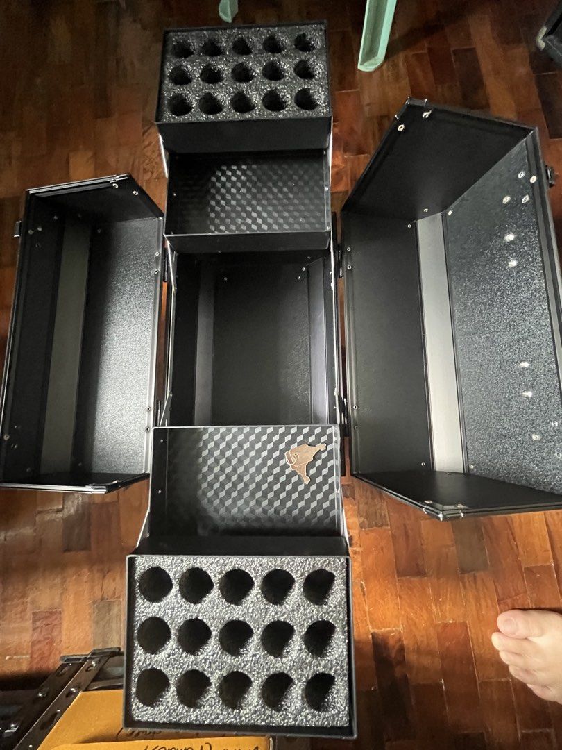 Vanity Case Trunk for Make-up and Nail Polish Etc. (Category: Storage Boxes & Baskets) located in Taytay. Submitted by star_surfer (Listing ID 1469606519, Image 2). Description: Vanity case/trunk Only ₱ 500. Originally bought for ₱1000++ Unused but kept properly. Just needs some wiping. Actual pics and source attached. Also shown orange app screenshot for rerefence. Pay via Gcash, Gotyme or BPI.