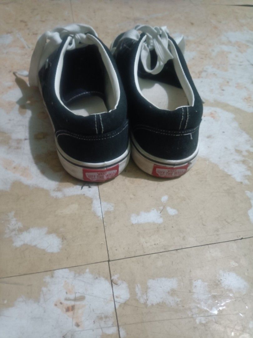Vans Authentic (Category: Casual Shoes) located in Quezon City. Submitted by kramps.23 (Listing ID 1469700496, Image 3). Description: galing ukay hindi ko alam kung legit or off.