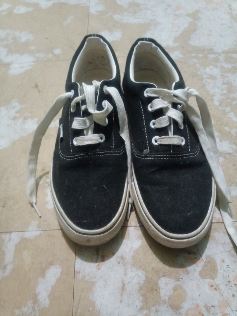 Vans Authentic (Category: Casual Shoes) located in Quezon City. Submitted by kramps.23 (Listing ID 1469700496, Image 1). Description: galing ukay hindi ko alam kung legit or off.