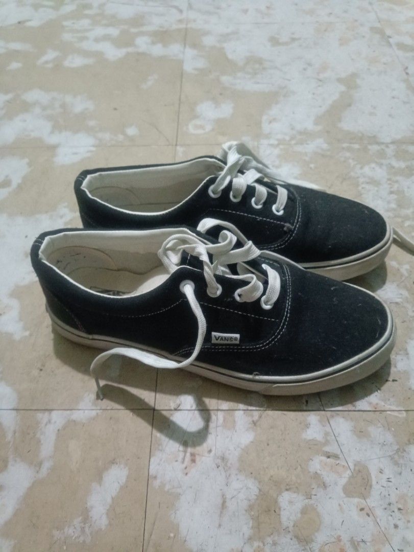 Vans Authentic (Category: Casual Shoes) located in Quezon City. Submitted by kramps.23 (Listing ID 1469700496, Image 2). Description: galing ukay hindi ko alam kung legit or off.