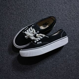 (Category: ) located in . Submitted by sapatos_series (Listing ID 1469731701, Image 1). Description: .