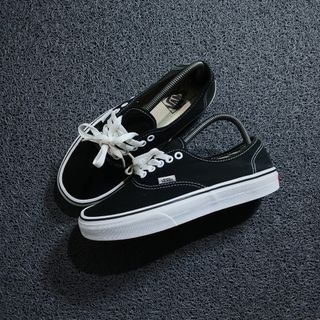 (Category: ) located in . Submitted by sapatos_series (Listing ID 1469730102, Image 1). Description: .