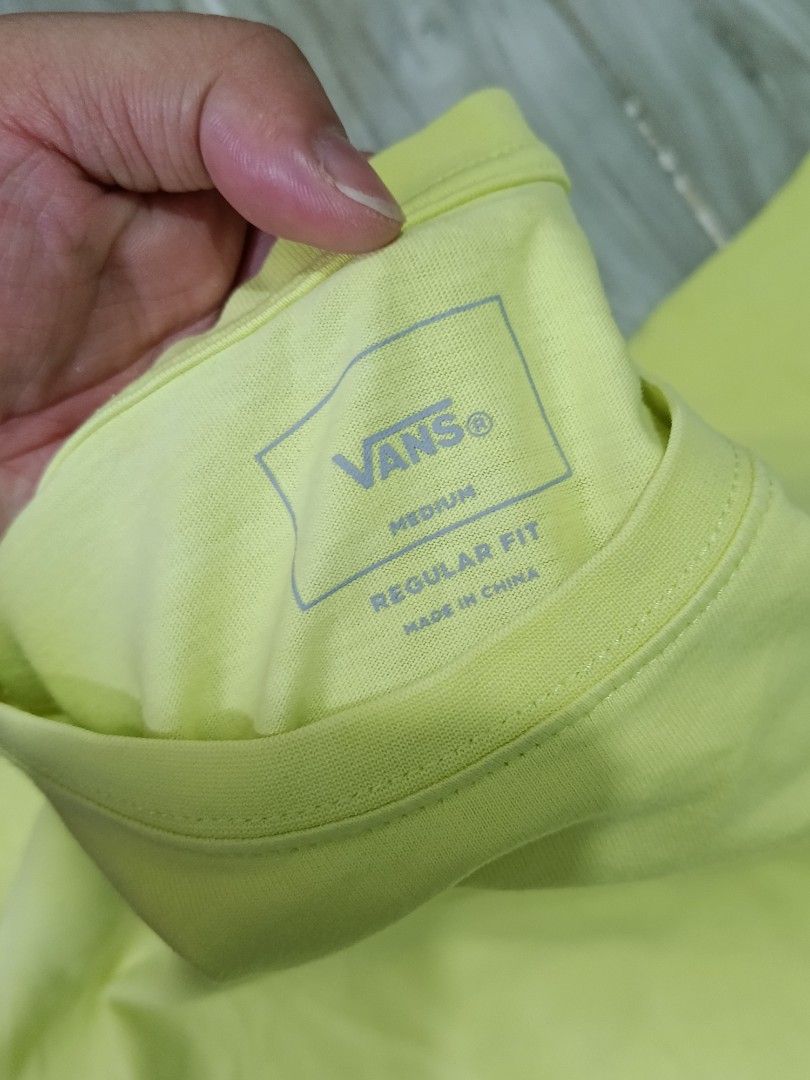 VANS BOX LOGO TSHIRT (freeshipping) (Category: Tshirts & Polo Shirts ) located in Quezon City. Submitted by gyl-stop (Listing ID 1469650241, Image 3). Description: free shipping 20x26 very good condi cr: 9.5/10 issue: need wash/ unnoticeable dirt stain.