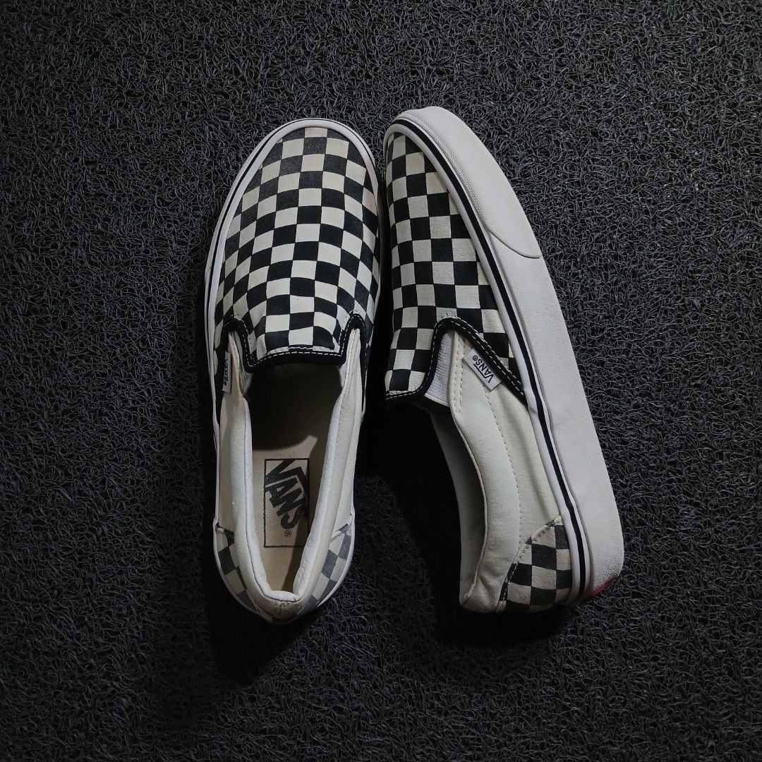 Vans Checkerboard Slip-On Classic Black and White (Category: Sneakers) located in Cagayan de Oro. Submitted by sapatos_series (Listing ID 1469728853, Image 3). Description: V4NŚ CHĒKĒRB0ARD 🔥 us8 eur41 26cm 1399 +sf.