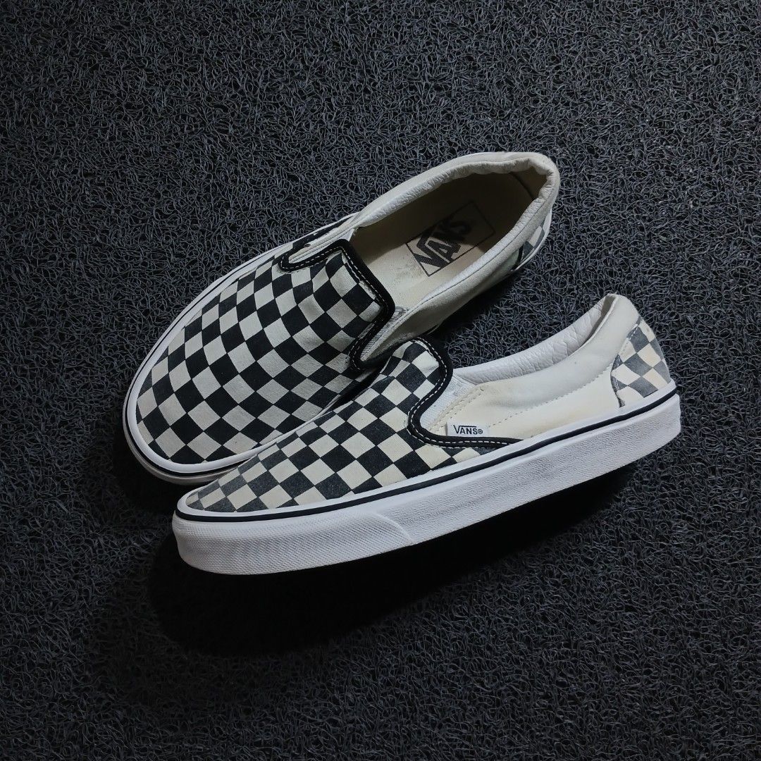 Vans Checkerboard Slip-On Classic Black and White (Category: Sneakers) located in Cagayan de Oro. Submitted by sapatos_series (Listing ID 1469728853, Image 1). Description: V4NŚ CHĒKĒRB0ARD 🔥 us8 eur41 26cm 1399 +sf.