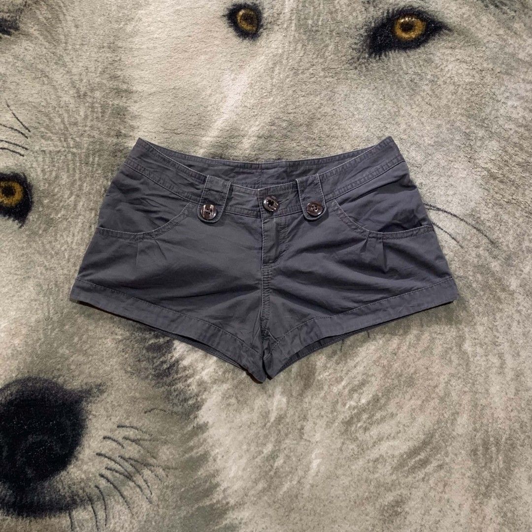 Vans Grey Cargo Shorts Size 1 (Category: Shorts) located in Bulacan. Submitted by lzl_thriftfinds (Listing ID 1469661750, Image 1). Description: - Brand: Vans - Color: Grey - Size: 28waist - Style: Cargo shorts with folded cuffs - Closure: Button front - Pockets: Front pockets with button details and back welt pockets with Vans logo tag - Special Feature: Colorful polka dot print lining inside the waistband - Origin: Made in Indonesia - Condition
