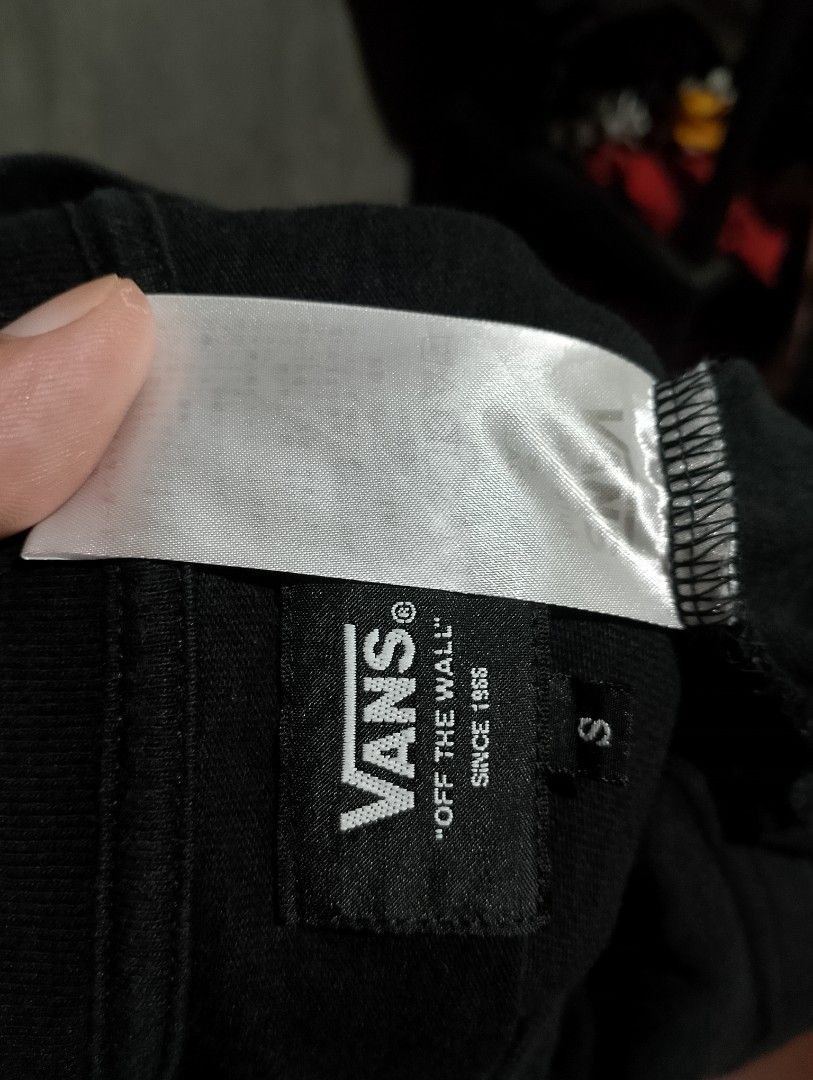 VANS LONGSLEEVE (Category: Coats, Jackets and Outerwear) located in Sorsogon. Submitted by rudzthrift360 (Listing ID 1469617744, Image 3). Description: .