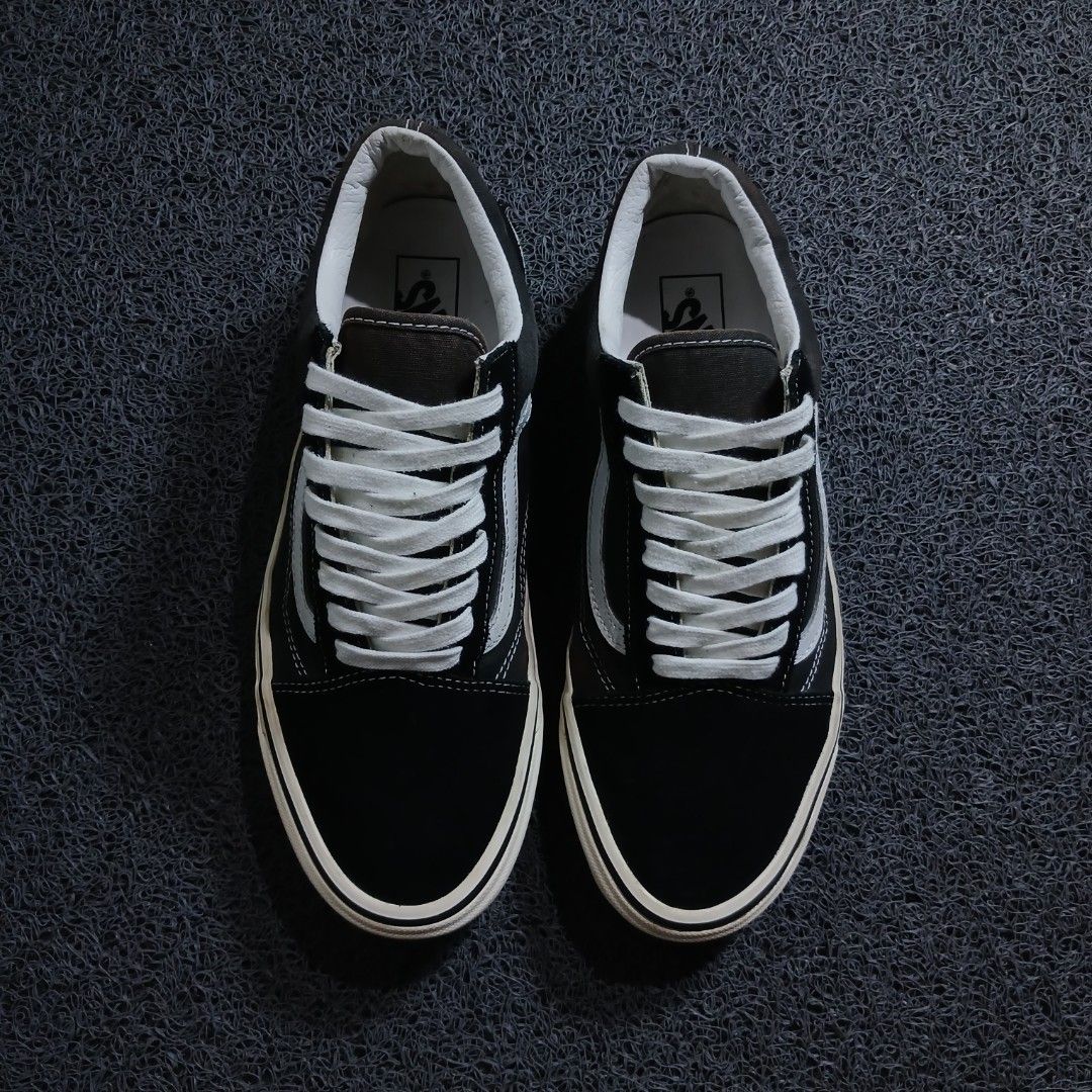 Vans Old Skool Black and White Sneakers (Category: Sneakers) located in Cagayan de Oro. Submitted by sapatos_series (Listing ID 1469728323, Image 3). Description: V4NŚ ĀNĀHĒlM FĀCT0RY 🔥 us10 eur43 28cm 1799 +sf.