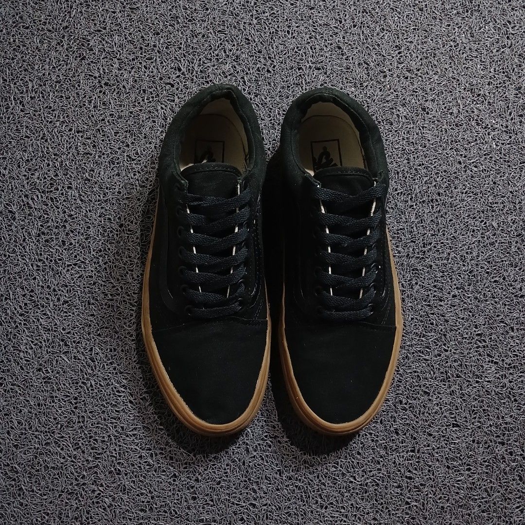 Vans Old Skool Black Gum Sole Sneakers (Category: Sneakers) located in Cagayan de Oro. Submitted by sapatos_series (Listing ID 1469733353, Image 2). Description: V4NŚ 0LDSK0L"BLĀCK GŪM" 🔥 us7.5 eur40 25.5cm 1499 +sf.