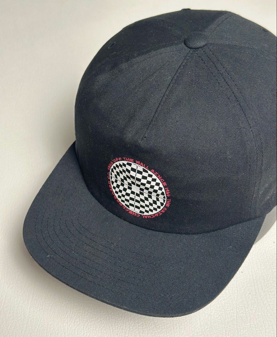 VANS Snapback (Category: Caps & Hats) located in General Santos City (Dadiangas). Submitted by uragon.apparel (Listing ID 1469749532, Image 2). Description: .