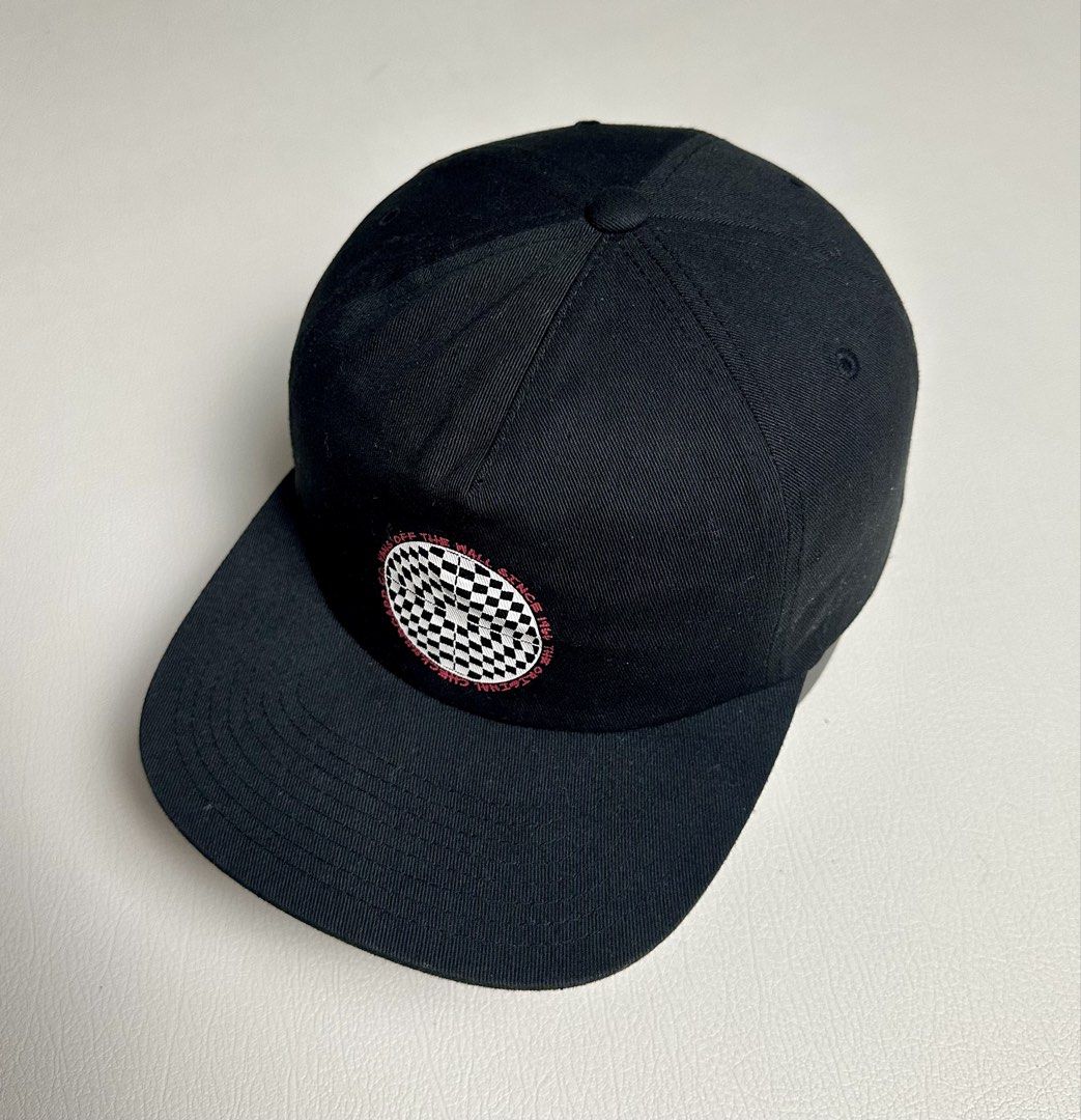 VANS Snapback (Category: Caps & Hats) located in General Santos City (Dadiangas). Submitted by uragon.apparel (Listing ID 1469749532, Image 1). Description: .