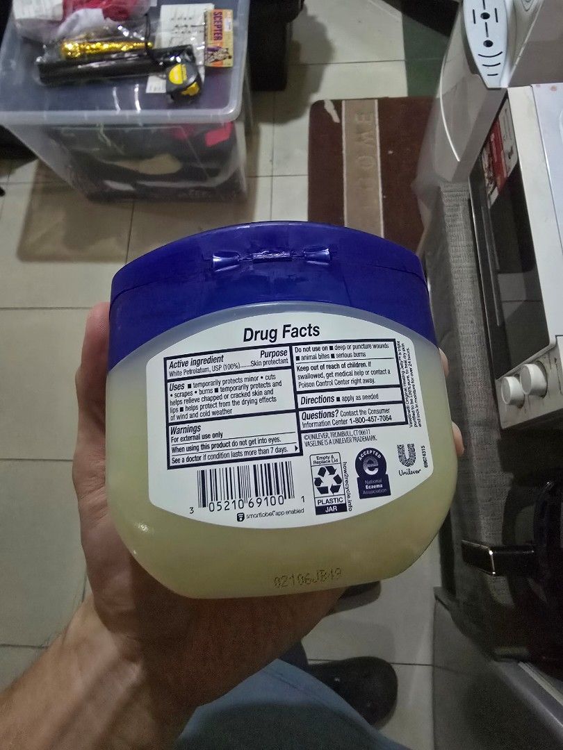 Vaseline Original Healing Jelly 13 oz (Category: Body Care) located in Caloocan City. Submitted by nathanstreasure (Listing ID 1469622383, Image 2). Description: price 600 original loc mandaluyong - Product: Vaseline Original Healing Jelly - Size: 13 oz (Huge tub, lasts forever!) - Condition: Brand new, unopened, and full - Ingredients: 100% pure white petrolatum skin protectant - Best for: Dry skin, minor cuts, scrapes, and burns - Mode of Payme