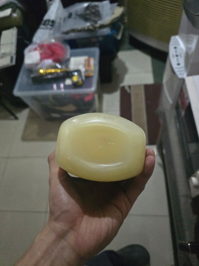 Vaseline Original Healing Jelly 13 oz (Category: Body Care) located in Caloocan City. Submitted by nathanstreasure (Listing ID 1469622383, Image 3). Description: price 600 original loc mandaluyong - Product: Vaseline Original Healing Jelly - Size: 13 oz (Huge tub, lasts forever!) - Condition: Brand new, unopened, and full - Ingredients: 100% pure white petrolatum skin protectant - Best for: Dry skin, minor cuts, scrapes, and burns - Mode of Payme