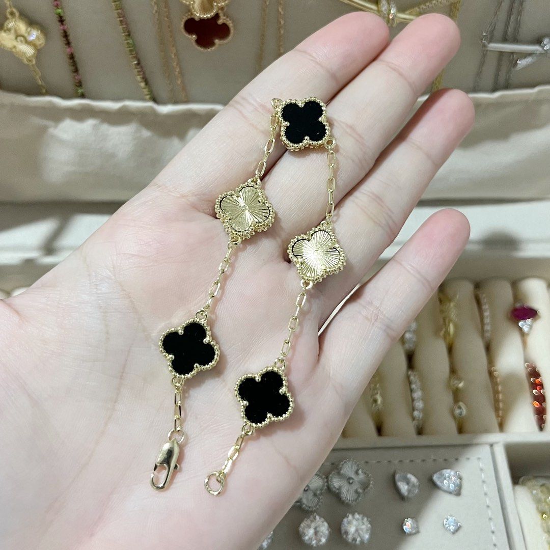 VCA CLOVER BLACK GOLD BRACELET (Category: Bracelets) located in Talavera. Submitted by curatedbykhy (Listing ID 1469690007, Image 1). Description: ganda ng pagka-gold!! hindi mukhang cheap!! can fit size 6-7”.