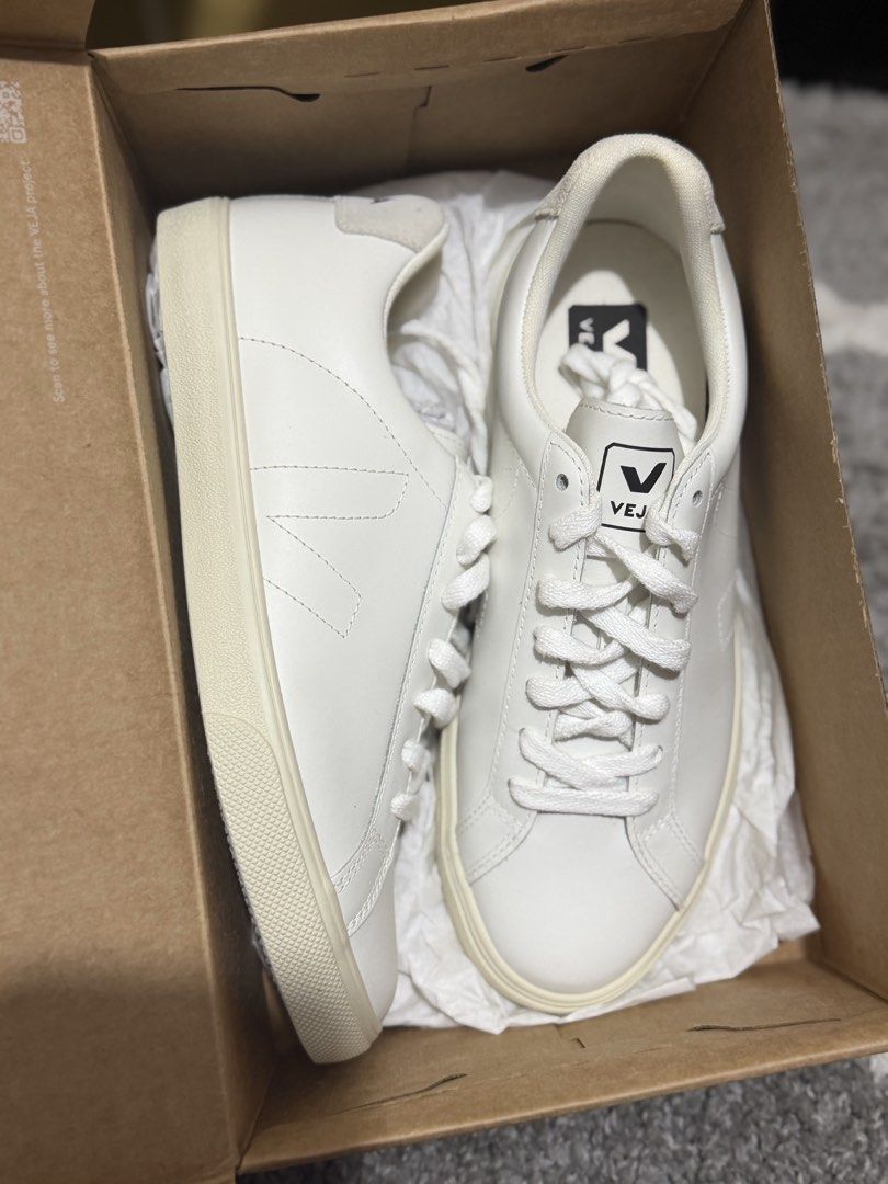 Veja Esplar White/Natural (Category: Sneakers) located in Bacoor. Submitted by stareyes1589 (Listing ID 1469756775, Image 1). Description: Veja Esplar White/Natural Size 36 (replacement box) Size 39 ALL ITEMS ARE BRAND NEW & GUARANTEED ORIGINAL 💯 Actual photos posted are mine. Check each photo for reference. No lowballers pls. When in doubt, don’t buy 😉 PAYMENT FIRST Shipping: J&T / Lalamove / LBC ♡ Seller arranged shipping ✔️ ❌ Wala po kaming 
