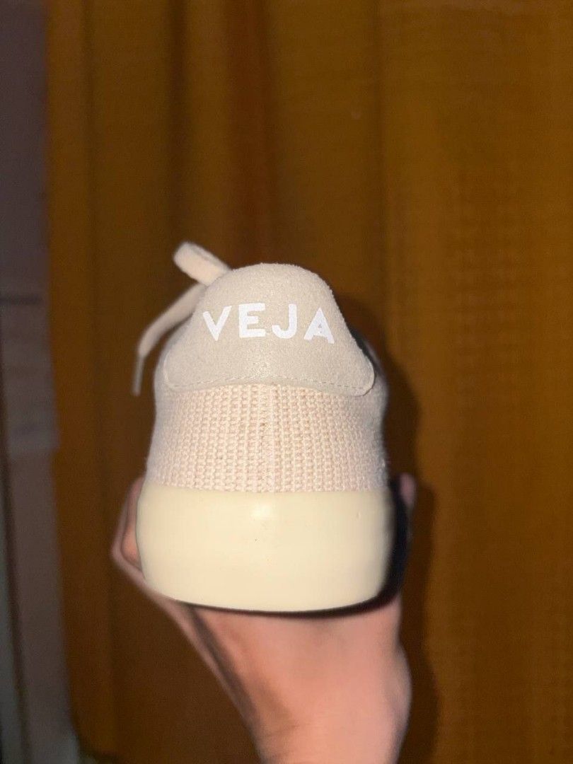 VEJA SHOES SIZE 38 UNISEX (Category: Wedges) located in Manila. Submitted by poetey (Listing ID 1469656538, Image 3). Description: kakabili lang hindi nagamit kasi hindi kasya.