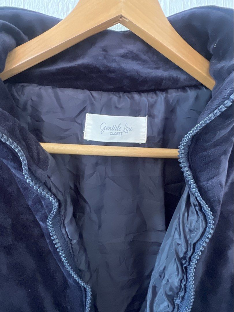 Velvet Quilted Winter/Autumn Jacket (Category: Coats, Jackets and Outerwear) located in Amadeo. Submitted by mavmadel (Listing ID 1469639511, Image 3). Description: -large size -like new -with minimal loose thread -color rate 10/10.