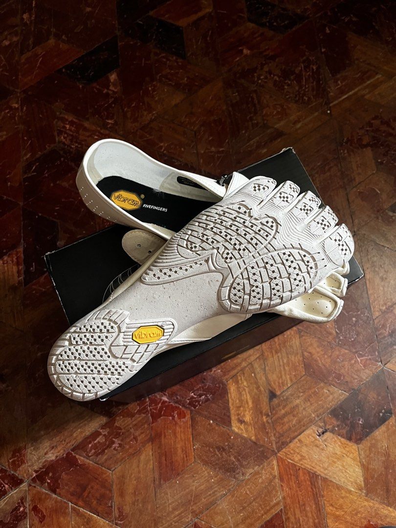 Vibram FiveFingers Performa Jane Evo (Category: Sneakers) located in Quezon City. Submitted by lucky13mf (Listing ID 1469611743, Image 2). Description: vibram fivefingers performa jane evo size uk 41 / 25.5cm brandnew fitted only 8k only nego rfs fits big on me.