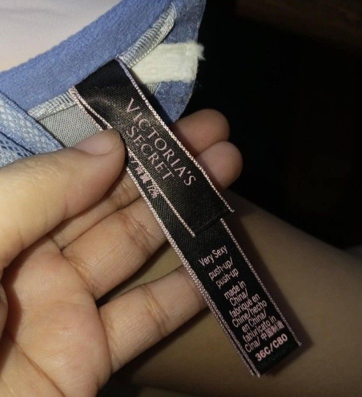 Victoria Secret Front lock Bra Size:36C (Category: Undergarments & Loungewear) located in Navotas City. Submitted by vanilla_sandalwood (Listing ID 1469694236, Image 2). Description: -Brand: Victoria Secret -Push Up Lace Underwire -Front lock -Color: Blue -Size: 36C -Like New Super nice sa actual Ukay Us Bale po ito Wash na.
