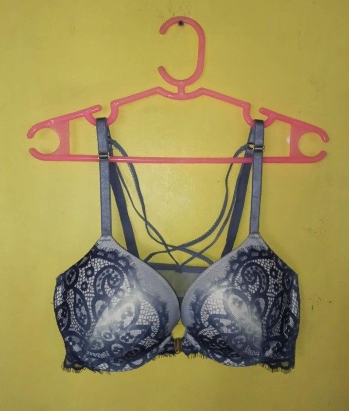 Victoria Secret Front lock Bra Size:36C (Category: Undergarments & Loungewear) located in Navotas City. Submitted by vanilla_sandalwood (Listing ID 1469694236, Image 1). Description: -Brand: Victoria Secret -Push Up Lace Underwire -Front lock -Color: Blue -Size: 36C -Like New Super nice sa actual Ukay Us Bale po ito Wash na.