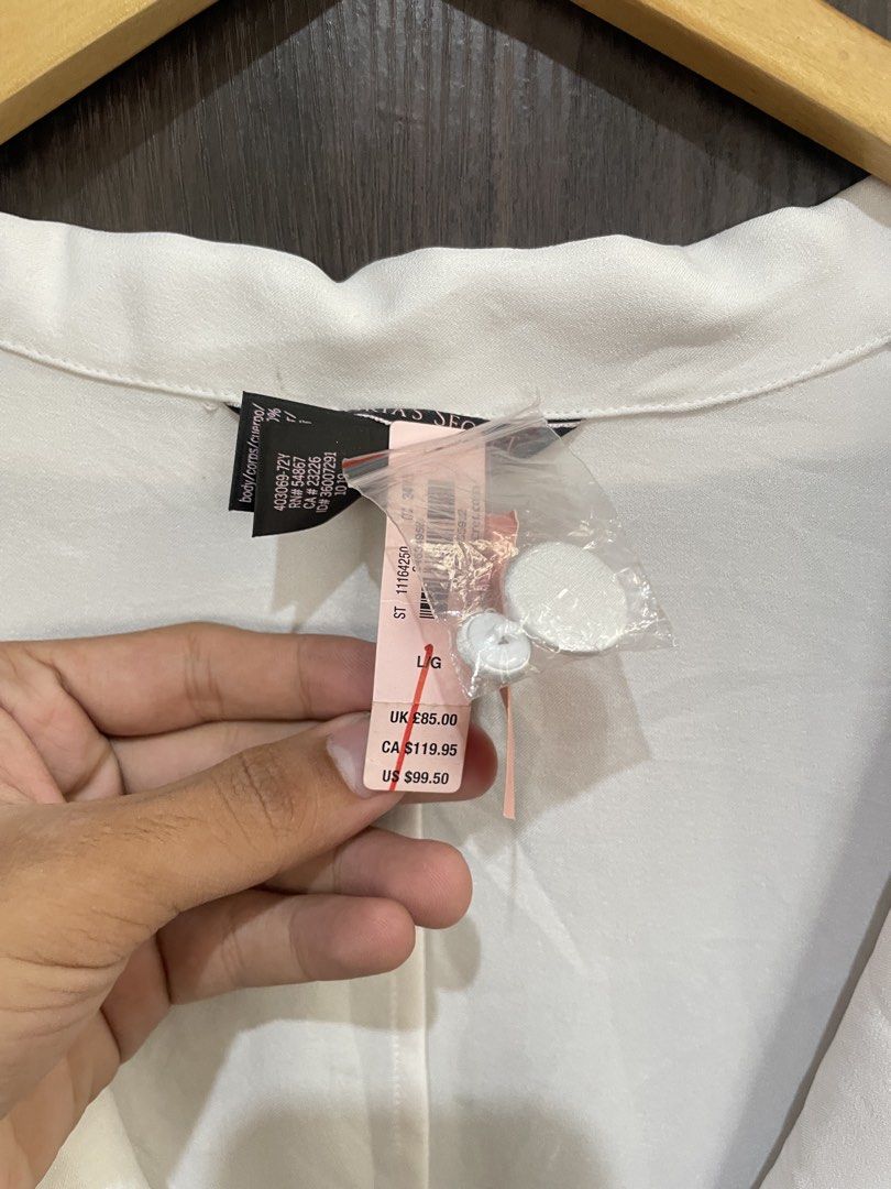 Victoria’s Secret Longsleeve (Category: Coats, Jackets and Outerwear) located in Cagayan de Oro. Submitted by dwight_666 (Listing ID 1469677841, Image 3). Description: good for large no issue color rate: 9.5/10.