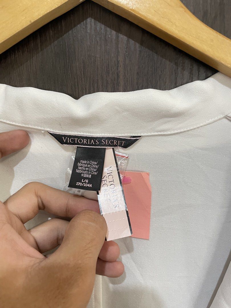 Victoria’s Secret Longsleeve (Category: Coats, Jackets and Outerwear) located in Cagayan de Oro. Submitted by dwight_666 (Listing ID 1469677841, Image 2). Description: good for large no issue color rate: 9.5/10.