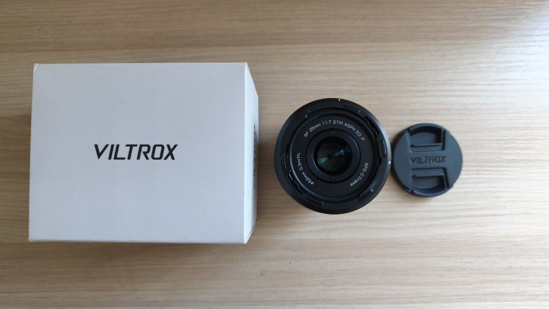 Viltrox AF 25/1.7 E Auto Focus Prime Lens E-Mount (Category: Lens & Kits) located in Mandaluyong City. Submitted by s0nym (Listing ID 1469615643, Image 2). Description: - Brand: Viltrox APS-C AF 25mm f/1.7 Prime Lens - Mount: Sony E-mount (Super compact & lightweight) - Focal Length: Versatile everyday focal length, great for daily shooting and street photography - Condition: Minty glass, clean mount contacts, 100% tested and working properly - I