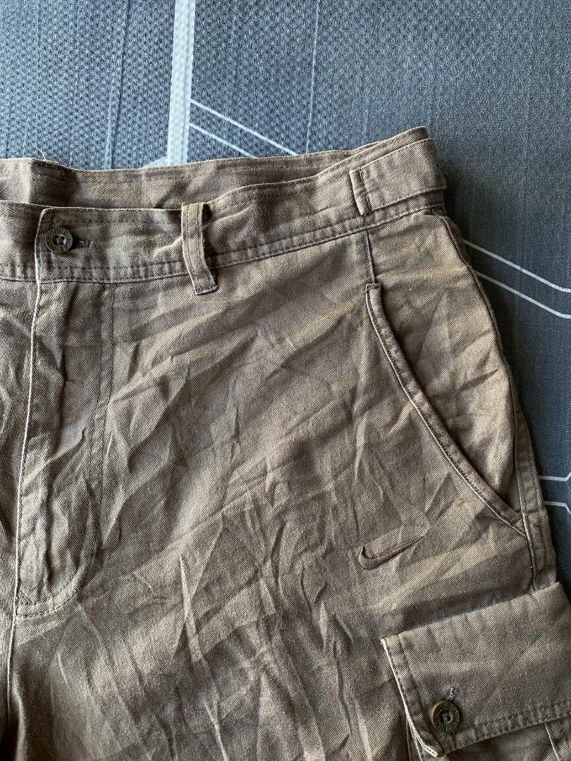 Vingate nike cargo shorts (Category: Shorts) located in Manila. Submitted by raymondrob54698 (Listing ID 1469608613, Image 2). Description: size 30-36 waist 23 length.